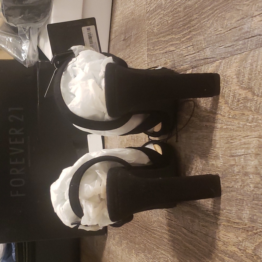 🆕️Open toe strap heel - Picture 3 of 7